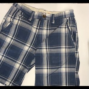 American Eagle men’s shorts plaid with back button pocket